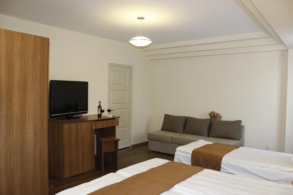 5Th Floor Guest House Erivan Zimmer foto